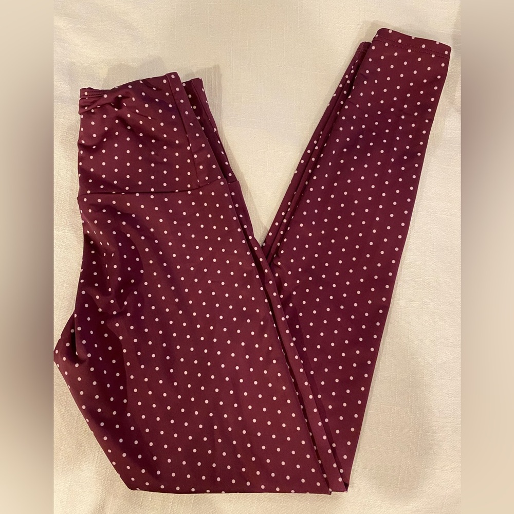 Onzie High Rise Aubergine Dot Maroon Leggings
